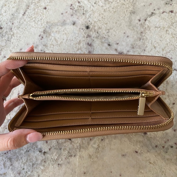 Tory Burch zip continental wallet - Picture 4 of 7